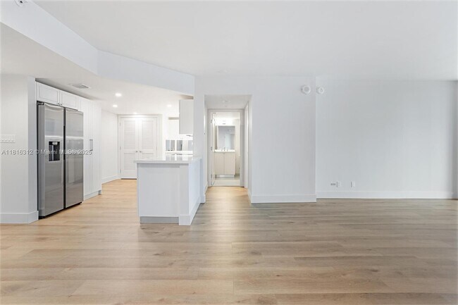 Building Photo - 555 NE 34th St