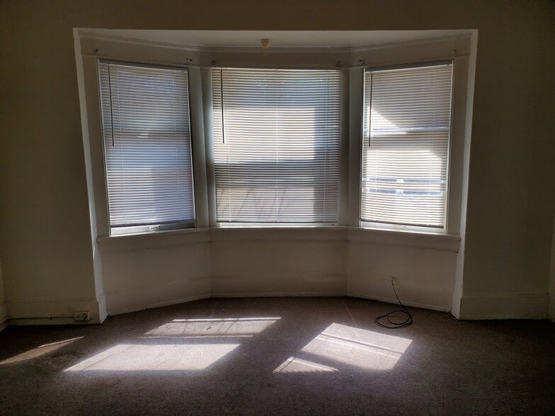 Dining Room - 418 W Keefe Ave