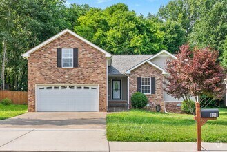 Building Photo - Pet Friendly Three Bedroom with Bonus!