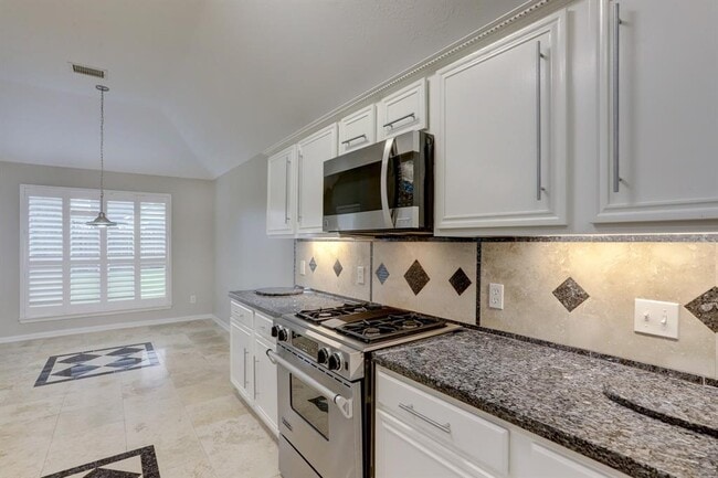 Building Photo - 1117 Carriage Ct