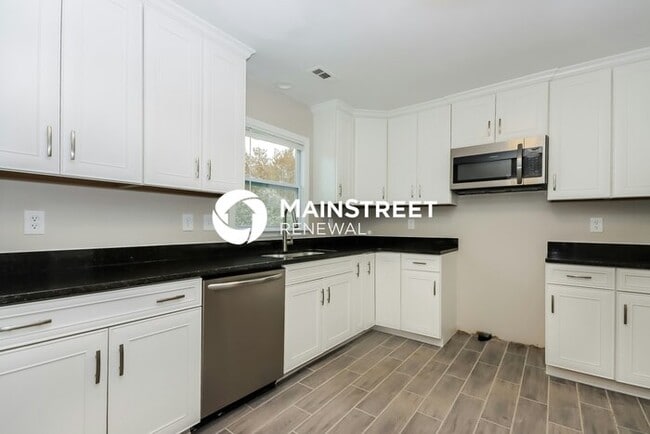 Building Photo - 3 Bedroom Pet-Friendly Home in Mooresville...