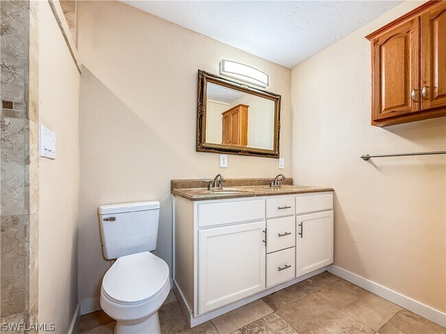 Building Photo - 2115 St Croix Ave