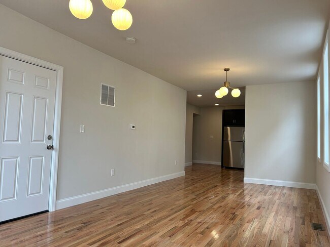 Building Photo - 414-416-416 Ridgeway St