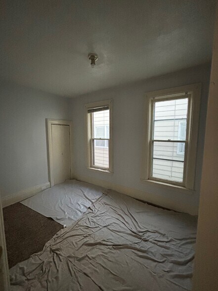 Building Photo - 1118 W 8th St