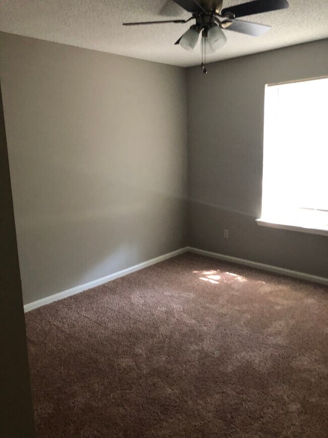 Building Photo - 3 Bedroom/2 Bath home in Lowndes County