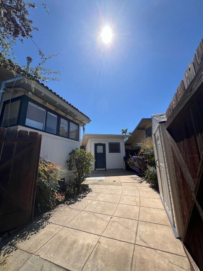 Building Photo - Beautiful Mission Hills Historical Home
