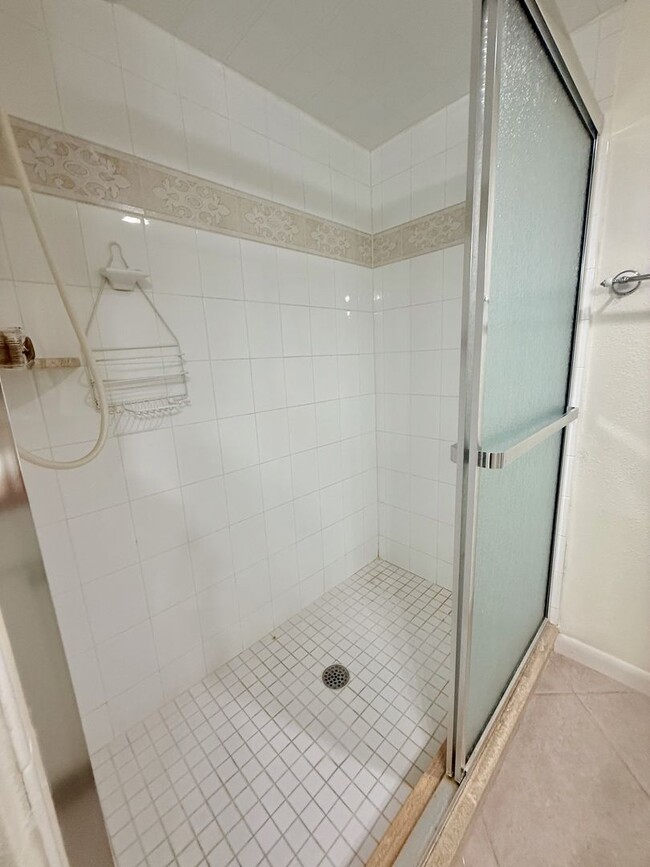 Building Photo - 2 bed 1 bath condo close to Siesta Key