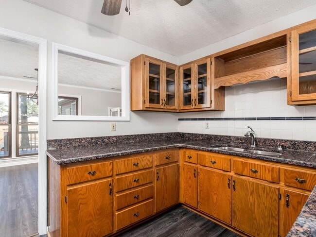 Building Photo - 753 Daphne Ln