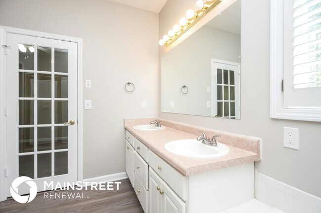 Building Photo - 1459 Cambridge Ct