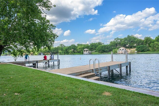 Building Photo - 14501 Blue Jay Point