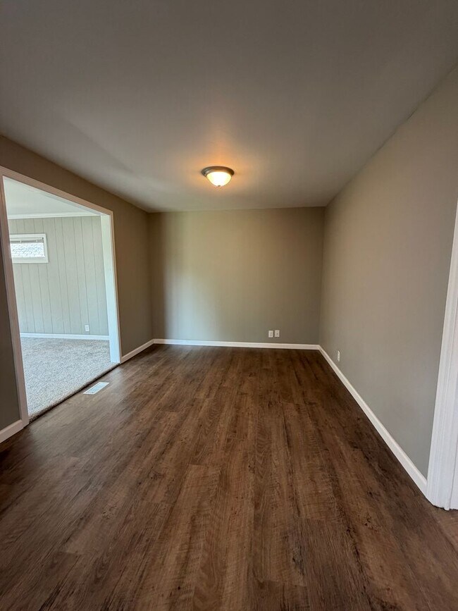 Building Photo - Newly Remodeled 4-bedroom, 1.5-Bath Single-Family Home in Danville, IL.