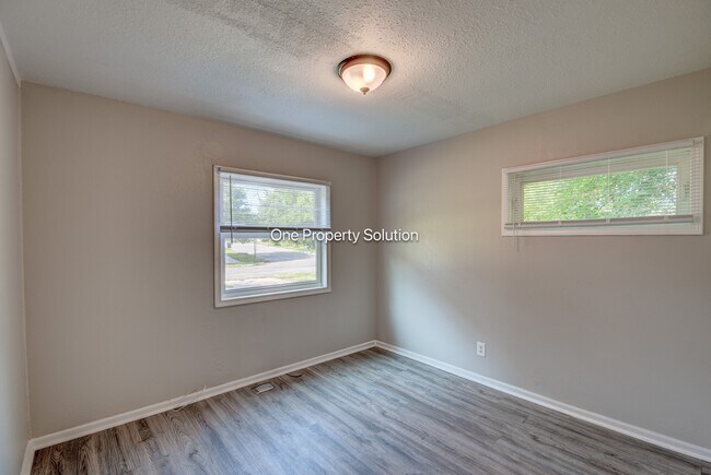 Building Photo - 5649 E 13th Pl