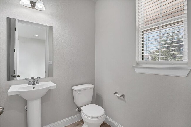 Building Photo - 2404 Burberry Ln