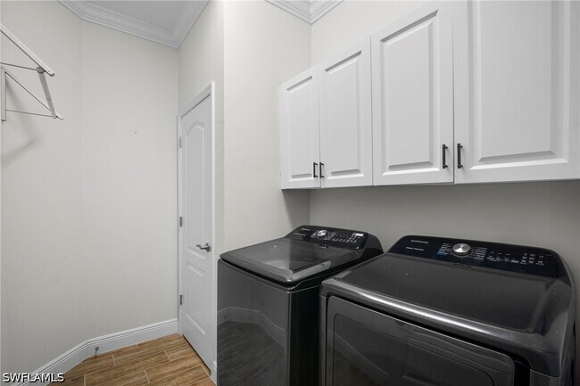 Building Photo - 6934 Avalon Cir