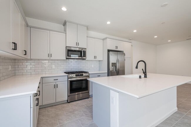 Building Photo - New Tesoro Viejo home with 3 bedrooms, 3 b...