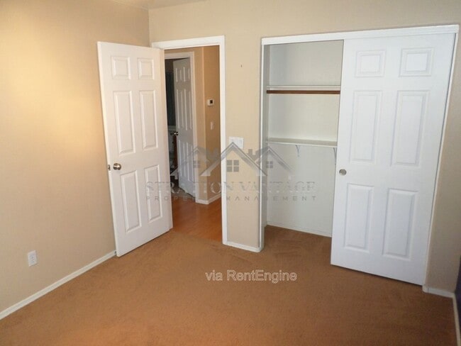 Building Photo - 1641 W Orchid Ln