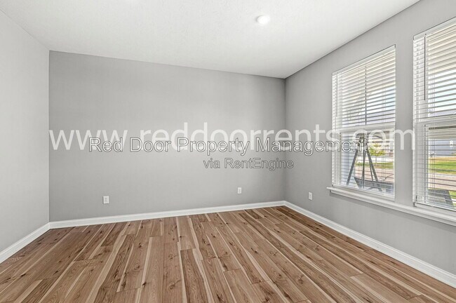 Building Photo - 15648 W Rail Dr