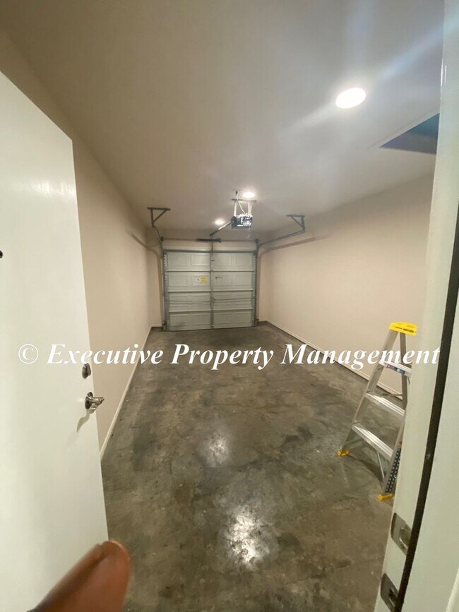 Building Photo - 2921 Starlight Dr