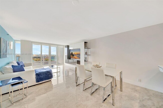 Building Photo - 1717 N Bayshore Dr