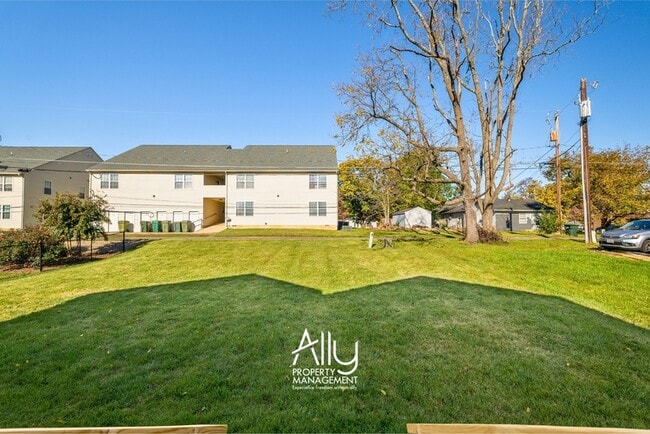 Building Photo - 409 S Magnolia Ave