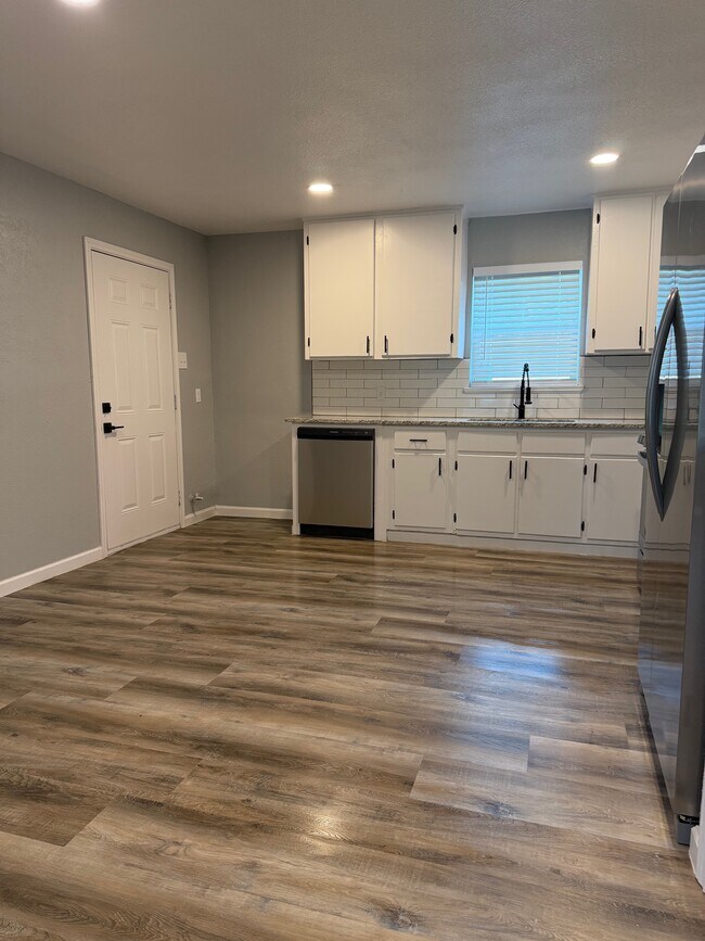 Building Photo - 12 Pershing Dr