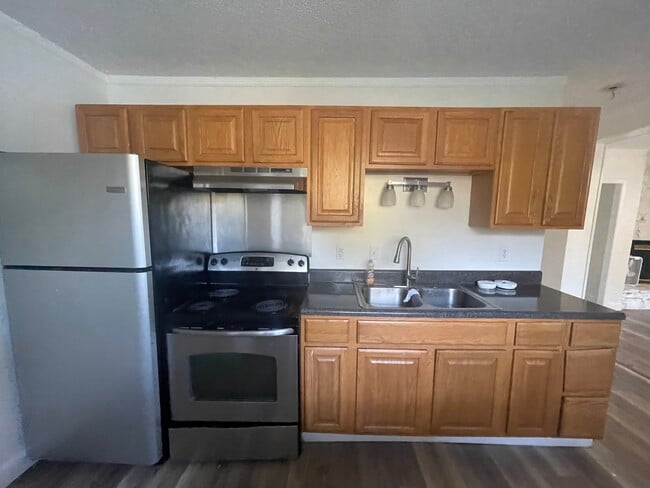 Building Photo - 187 Karen Dr