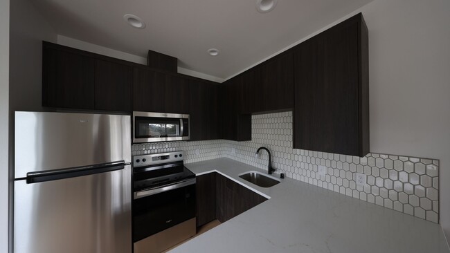 Building Photo - 3 Bed 2 Bath - A/C Mini-split - Fabulous F...