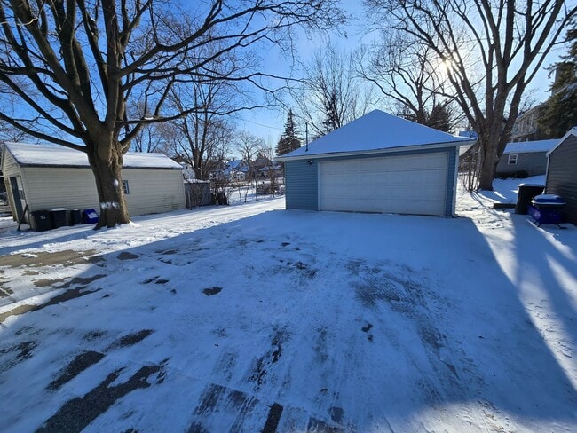 Building Photo - Gerald Johnson