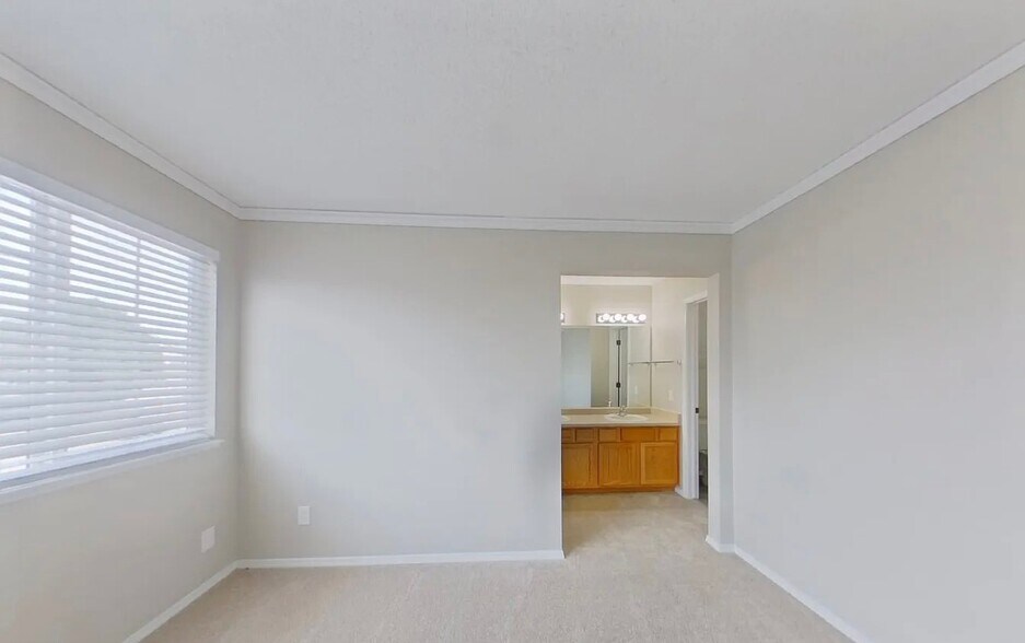 Building Photo - 5119 Chaise Dr