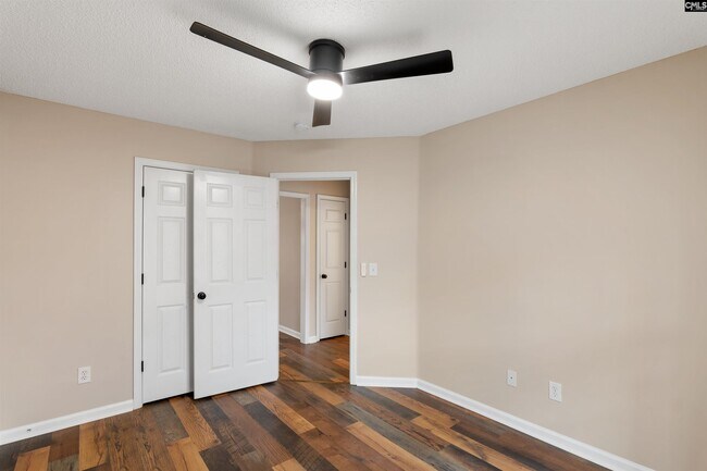 Building Photo - 313 Rolling Knoll Dr