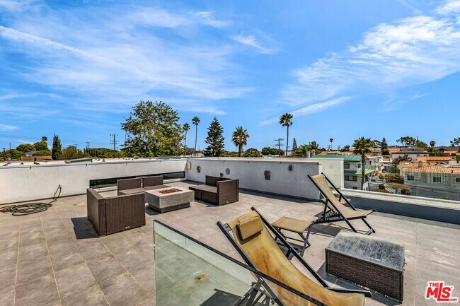Building Photo - 703 N Lucia Ave