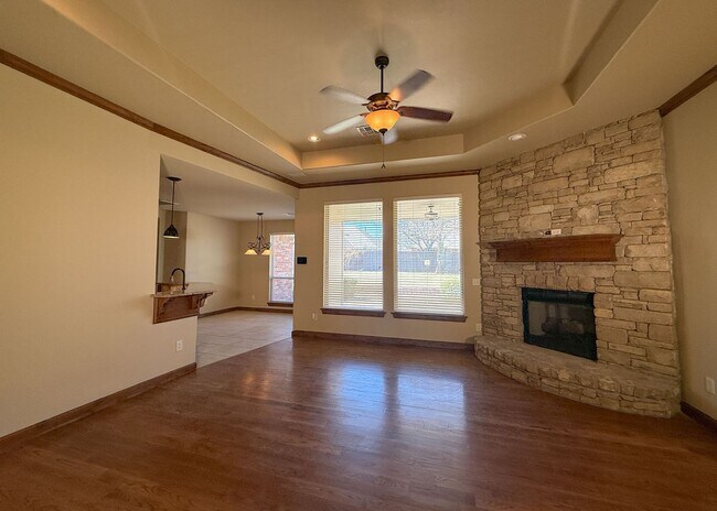 Building Photo - 3 Bed, 2.5 Bath Home in Oxford Park – Open Layout & Tall Ceilings