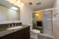 Building Photo - 4557 E Bellevue St