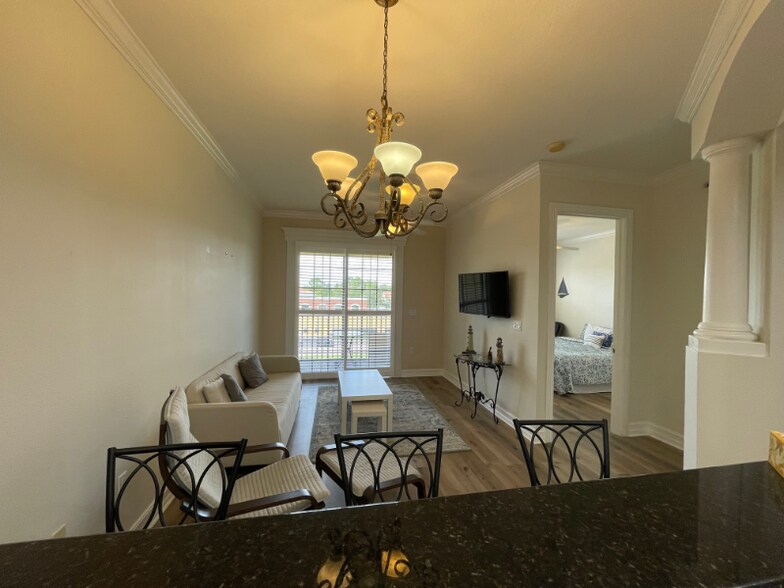 Building Photo - 13941 Clubhouse Dr