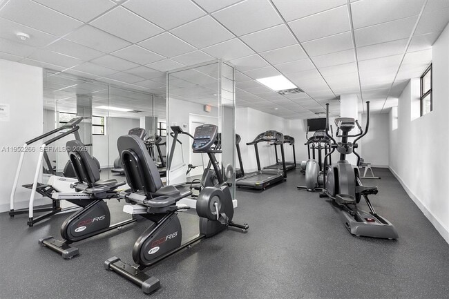 Building Photo - 600 Parkview Dr