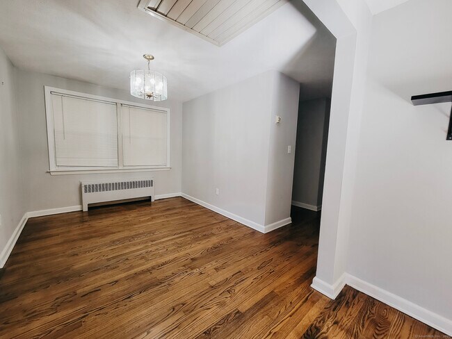 Building Photo - 90 Cedar Ln