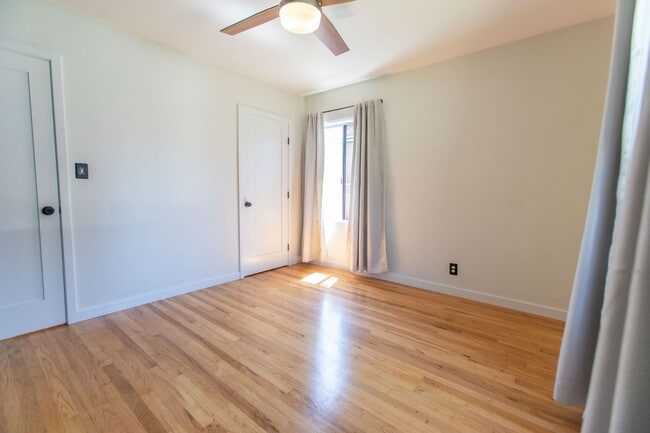 Building Photo - Lakewood Home, 2 Bedroom, 1 Bath with GREAT Backyard Space!