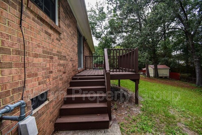 Building Photo - 870 Bedrock Dr