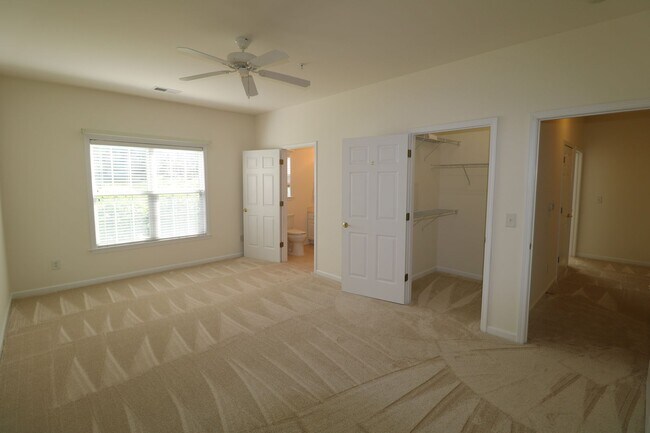 Building Photo - 6901 Hanesbrook Cir