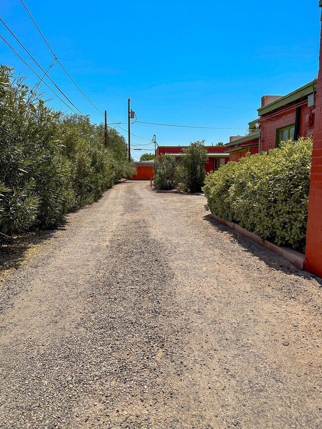 Building Photo - 1936 N Tucson Blvd