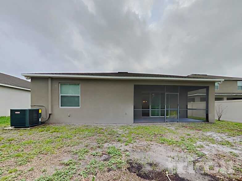 Building Photo - 13811 Newport Shores Dr