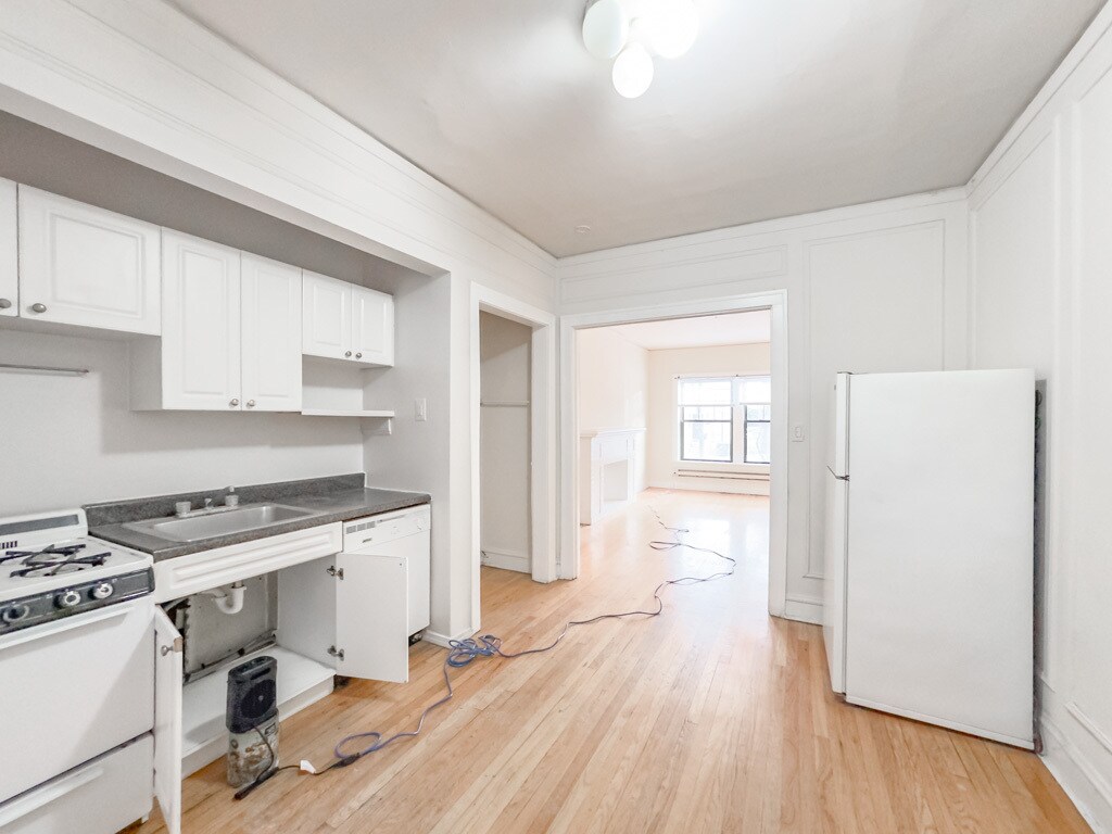 Building Photo - 1036 Dempster St