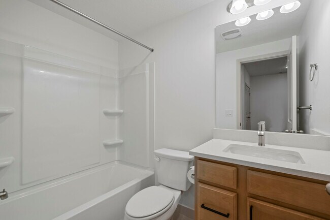 Building Photo - 4973 N Willowbank Dr