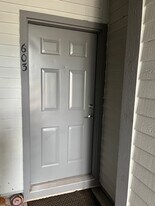 Building Photo - 603 Poplar Ct