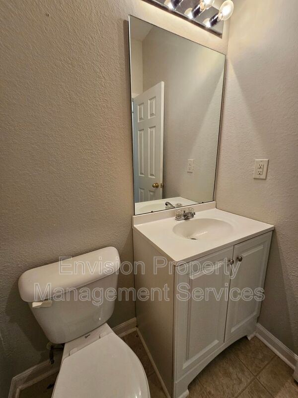 Building Photo - 393 Brookview Dr