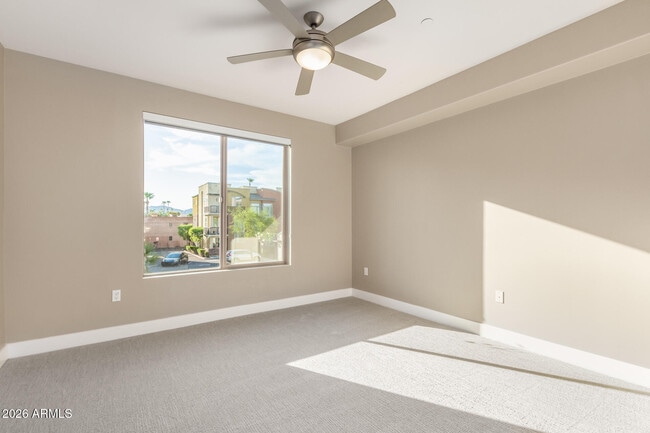 Building Photo - 4803 N Woodmere Fairway