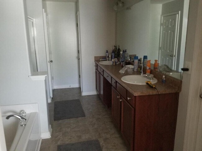 Building Photo - 3065 Momerath Ct