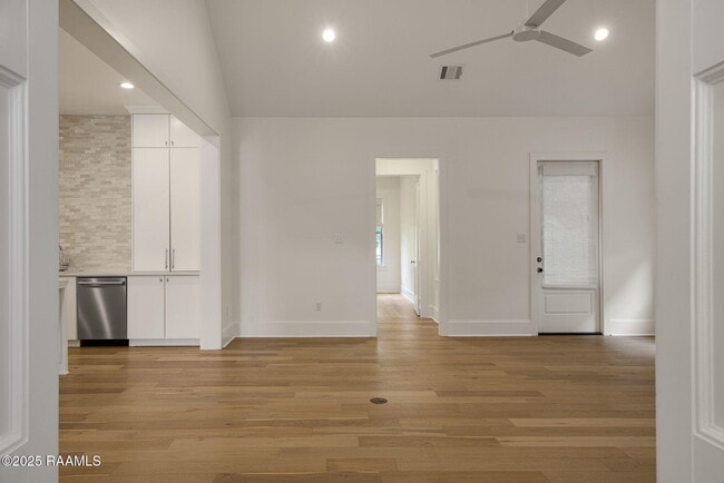 Building Photo - 102 Drifting Sands Ln