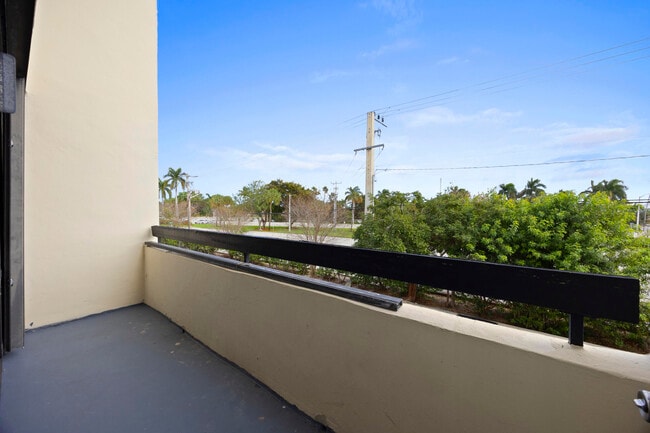 Building Photo - 1401 S Federal Hwy