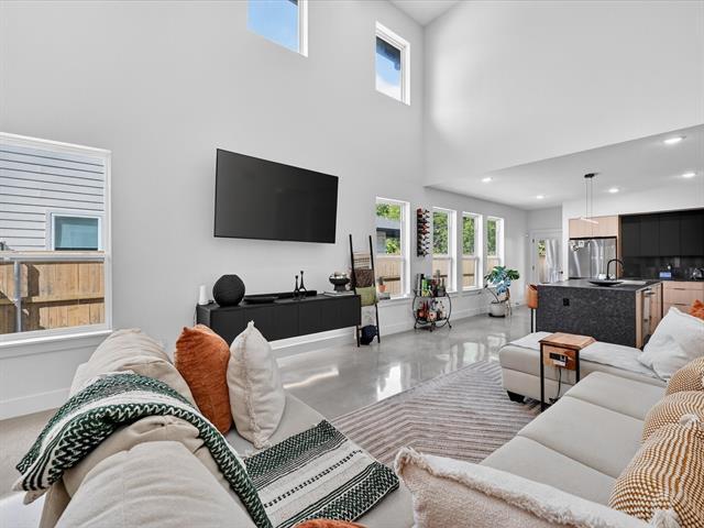 Building Photo - 1941 Glenmore Ave